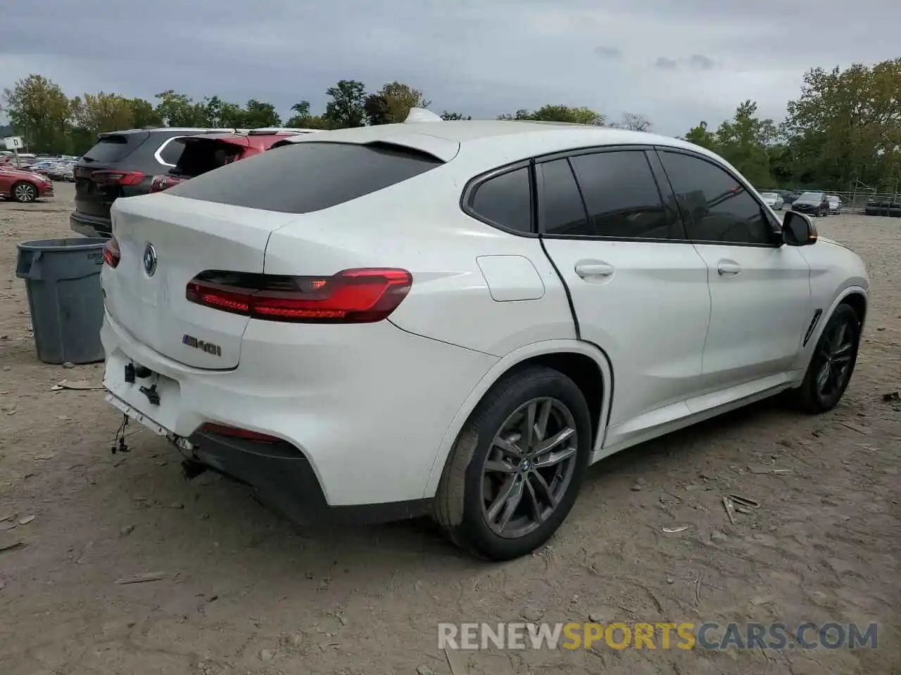 3 Photograph of a damaged car 5UX2V5C04L9C56582 BMW X4 2020