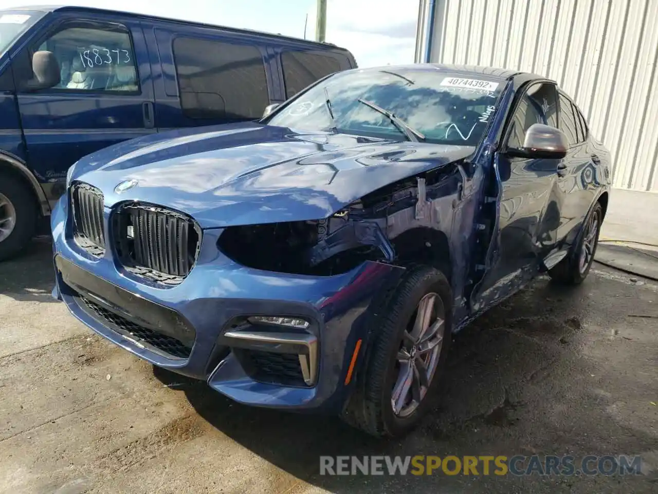 2 Photograph of a damaged car 5UX2V5C08LLE69425 BMW X4 2020