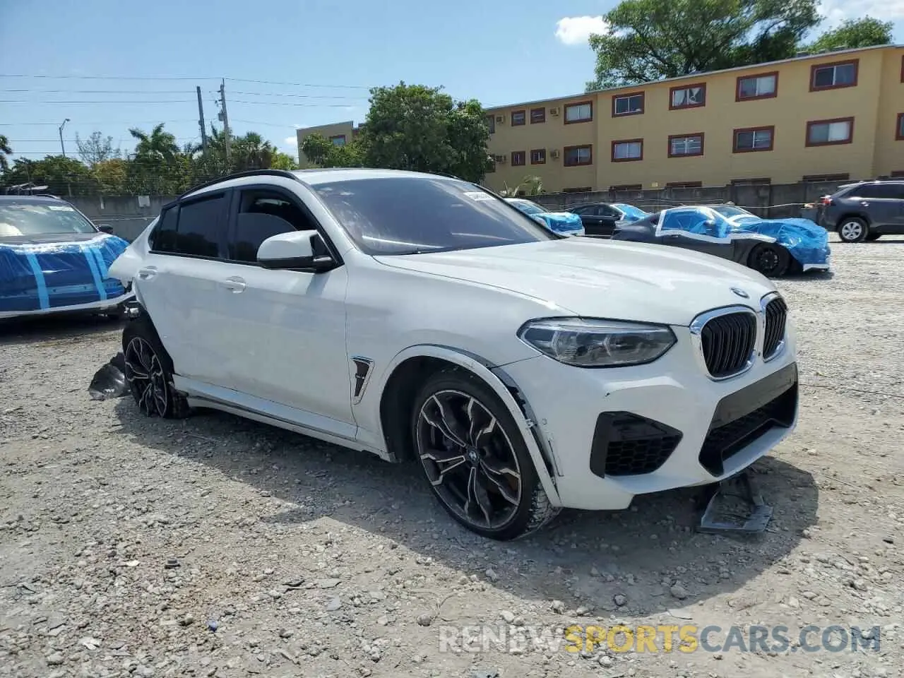 4 Photograph of a damaged car 5YMUJ0C00LLU67228 BMW X4 2020