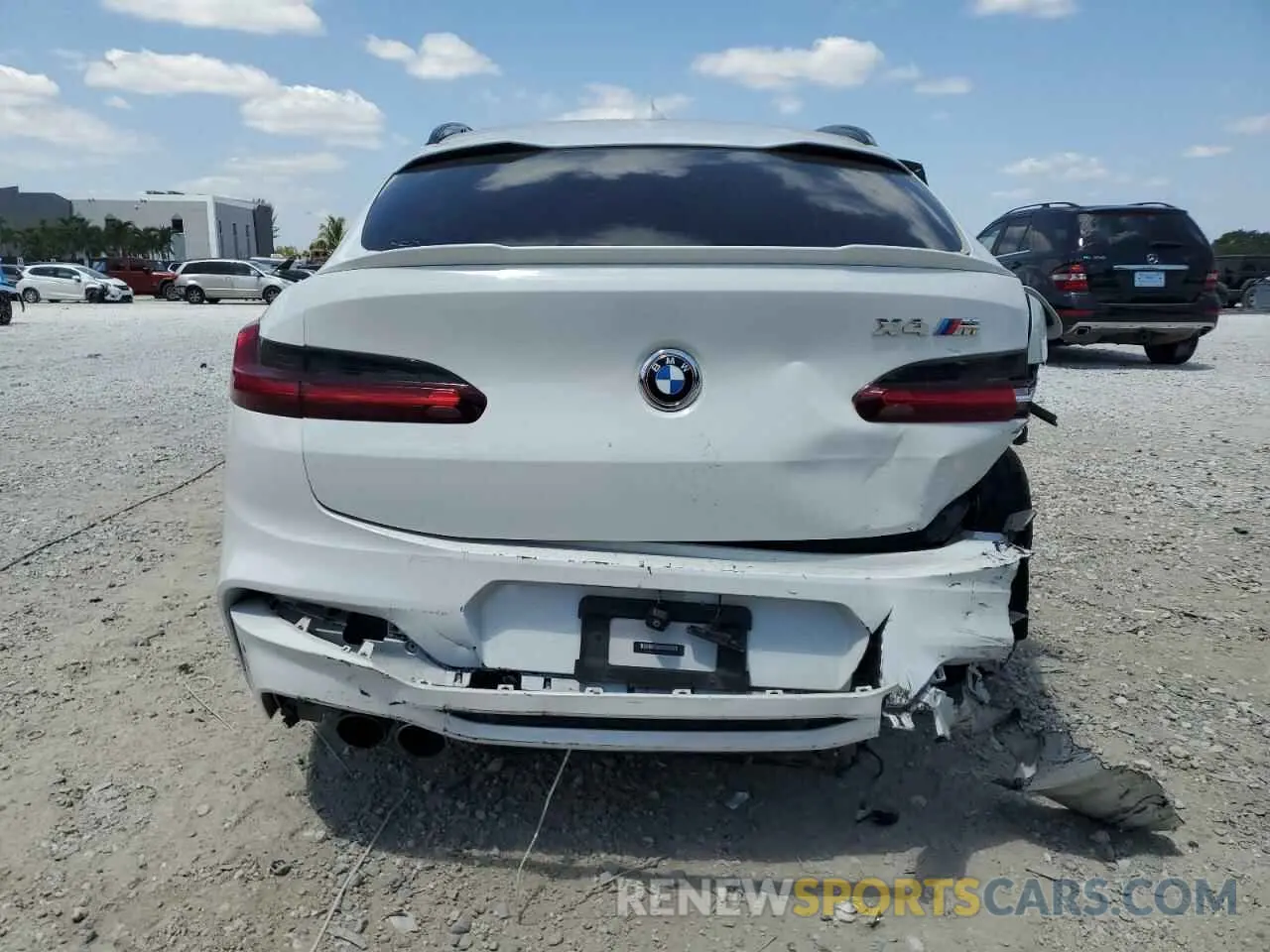 6 Photograph of a damaged car 5YMUJ0C00LLU67228 BMW X4 2020