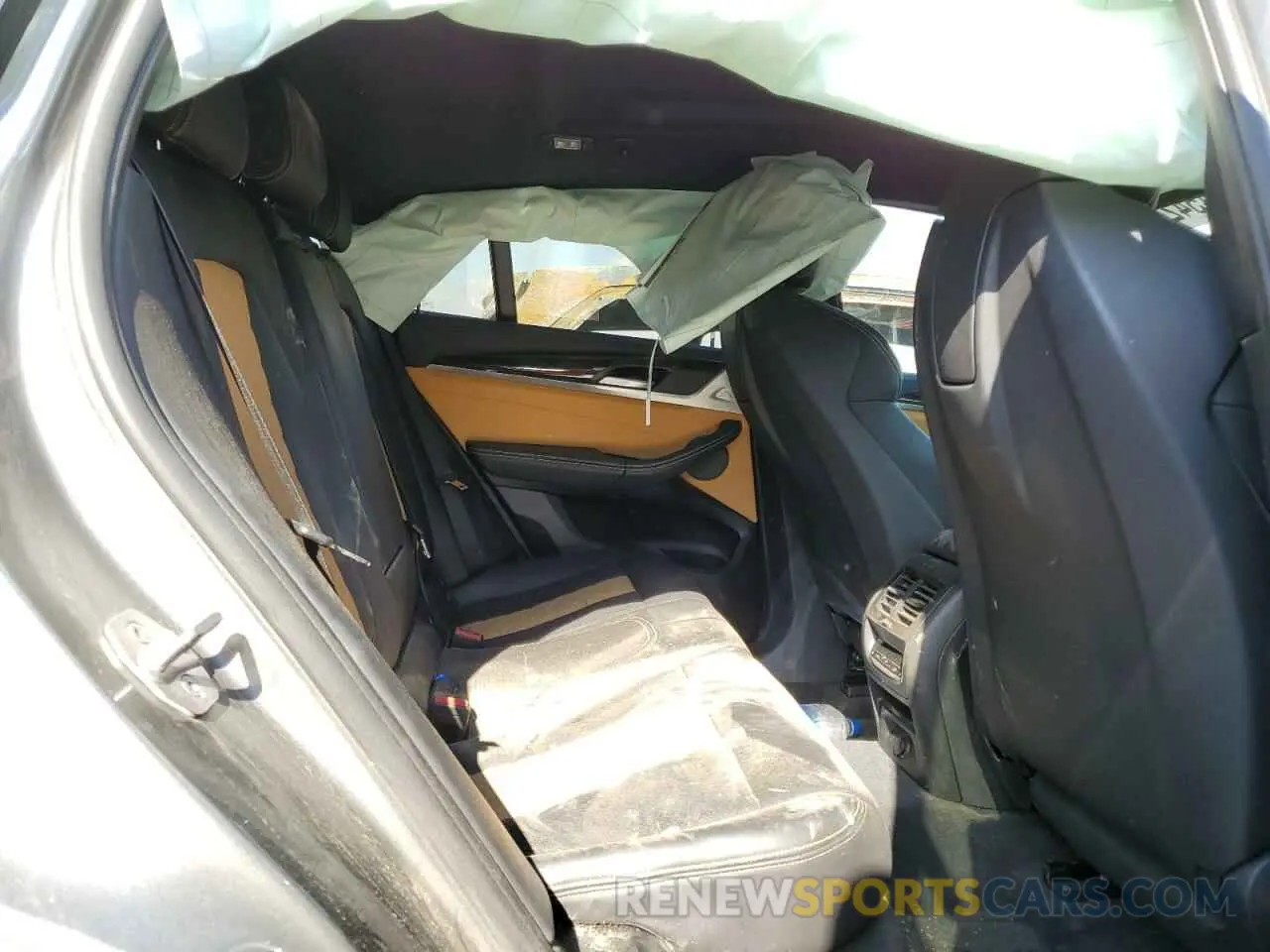 6 Photograph of a damaged car 5YMUJ0C05LLA99745 BMW X4 2020