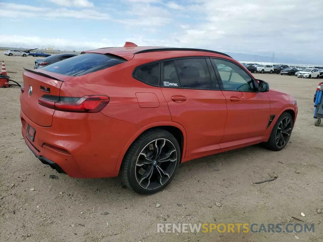 3 Photograph of a damaged car 5YMUJ0C08LLU67316 BMW X4 2020