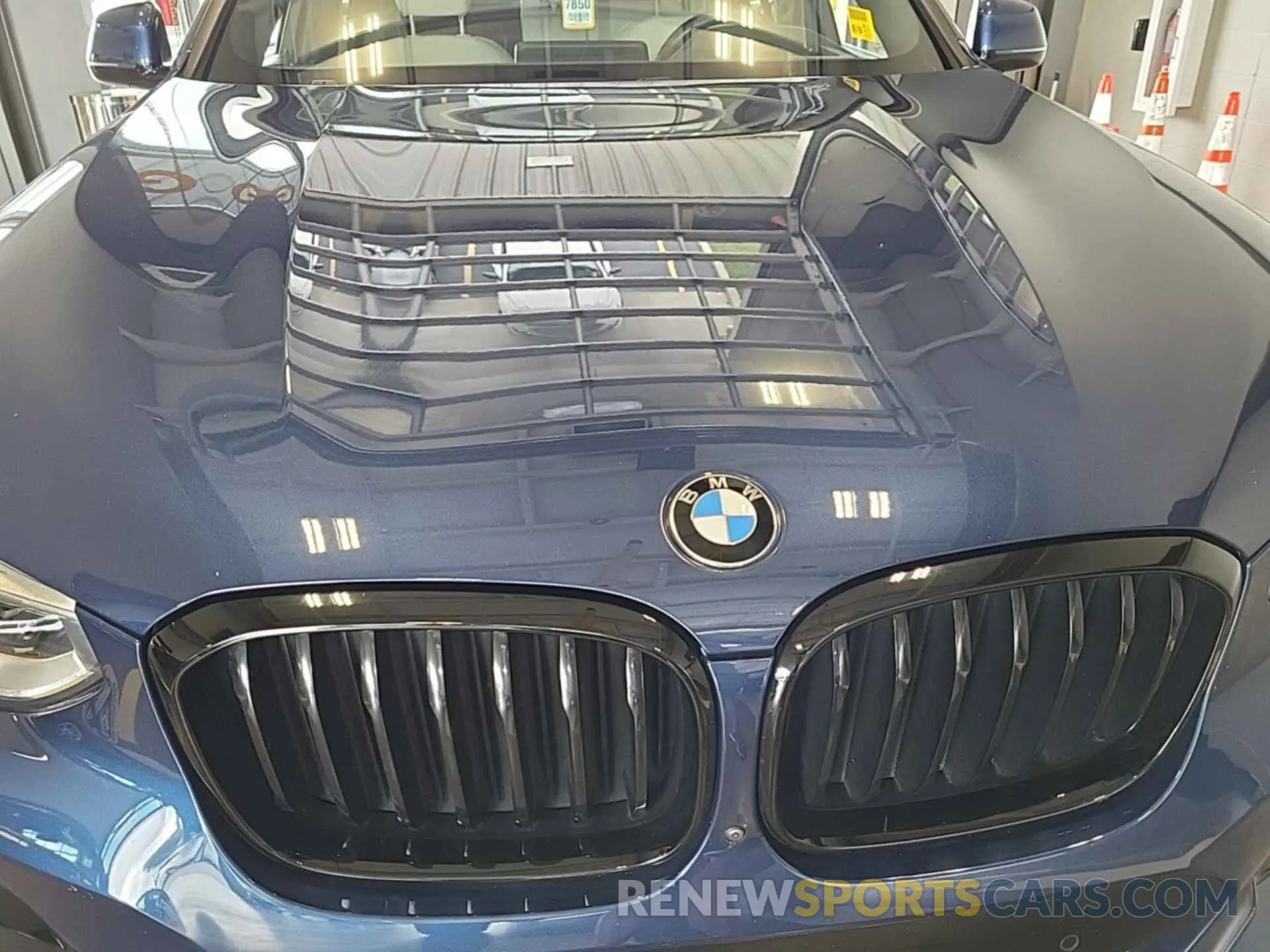 14 Photograph of a damaged car 5UX2V1C00M9E02003 BMW X4 2021