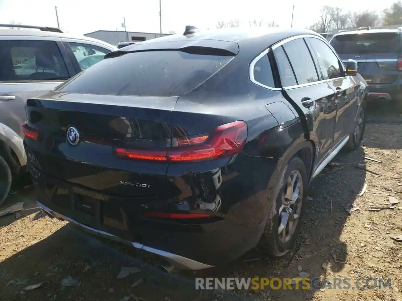 4 Photograph of a damaged car 5UX2V1C00M9E20811 BMW X4 2021