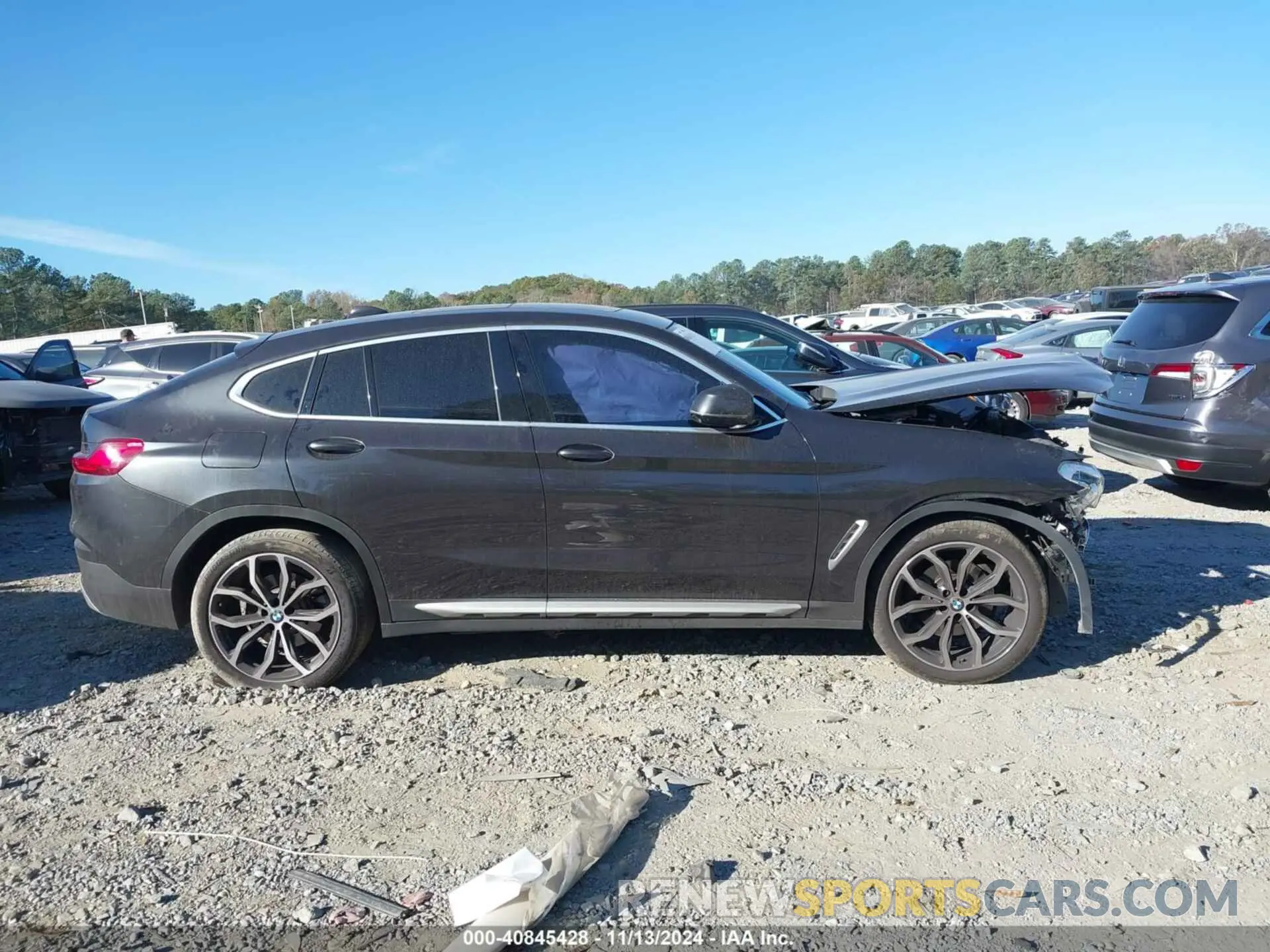 13 Photograph of a damaged car 5UX2V1C00M9F12890 BMW X4 2021