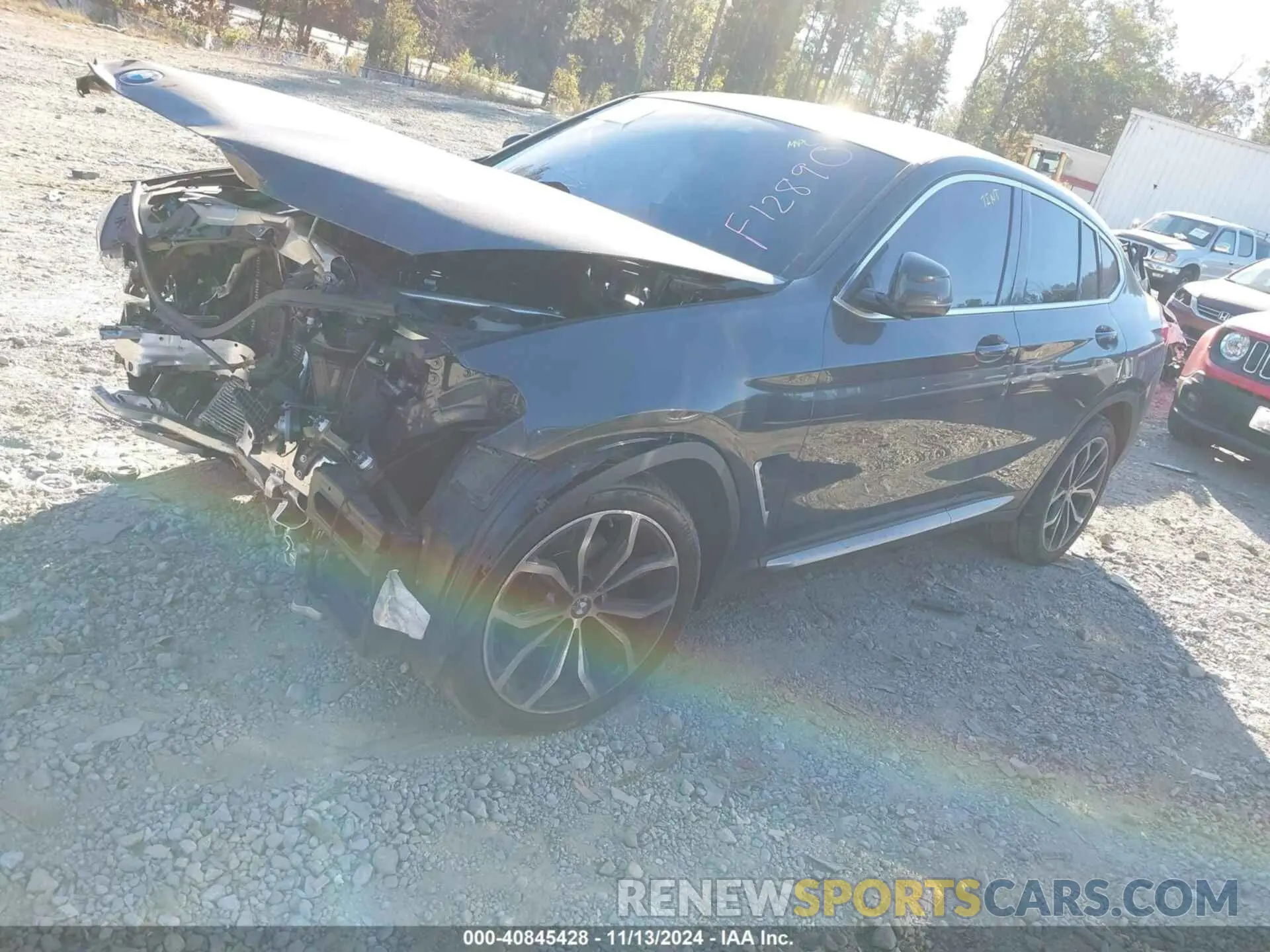 2 Photograph of a damaged car 5UX2V1C00M9F12890 BMW X4 2021