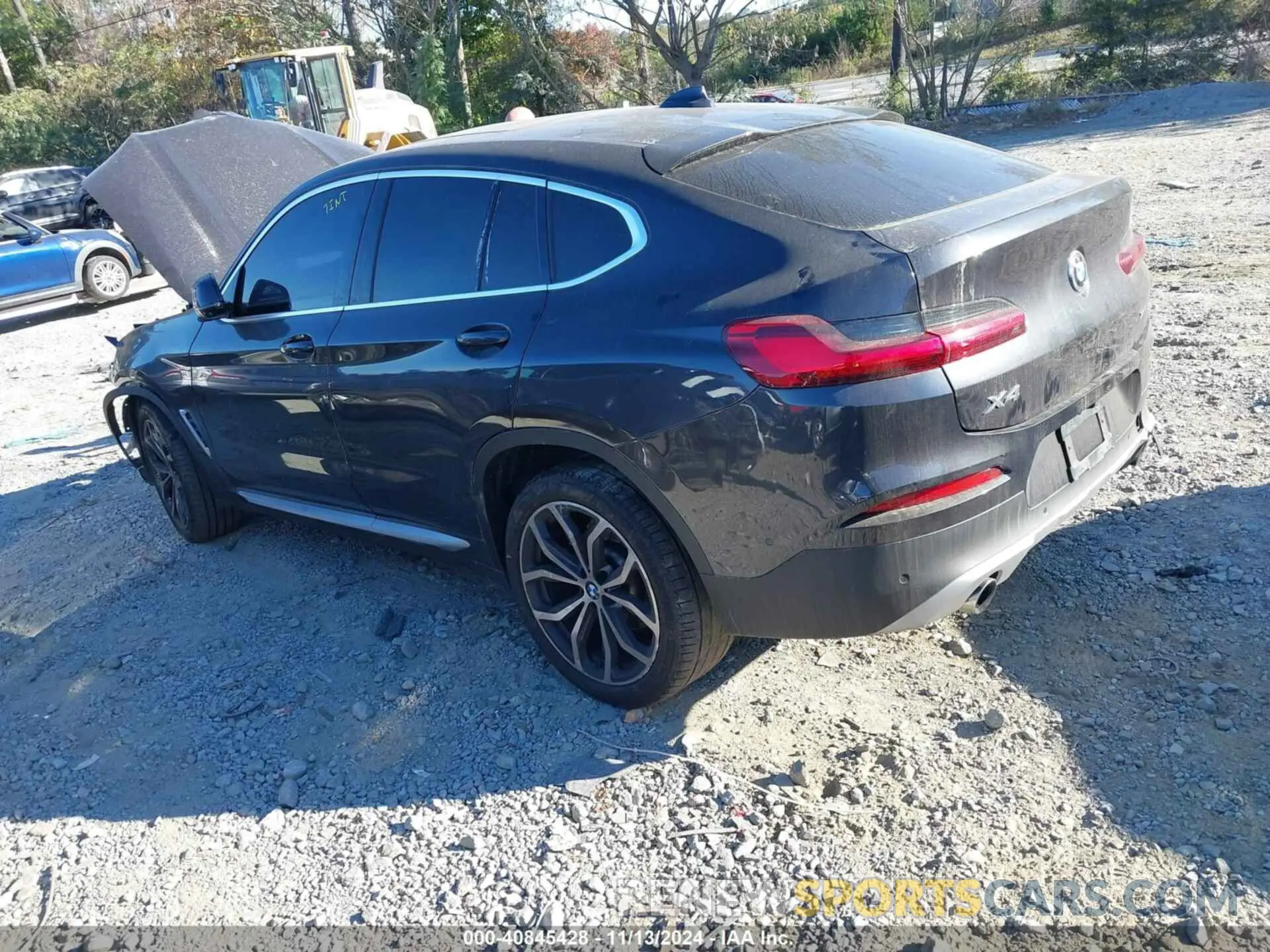 3 Photograph of a damaged car 5UX2V1C00M9F12890 BMW X4 2021