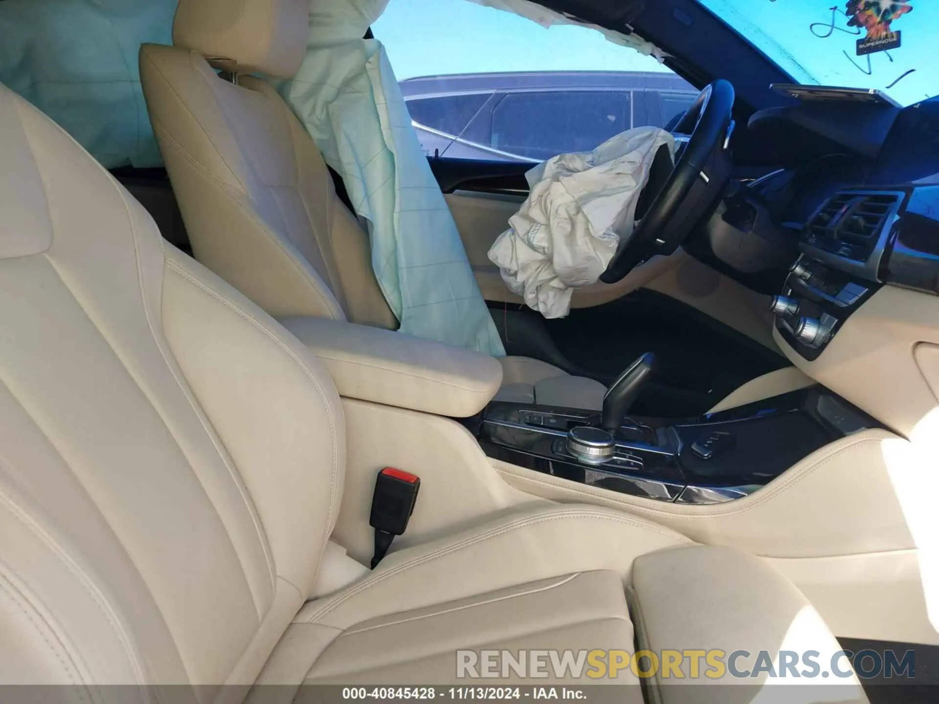 5 Photograph of a damaged car 5UX2V1C00M9F12890 BMW X4 2021