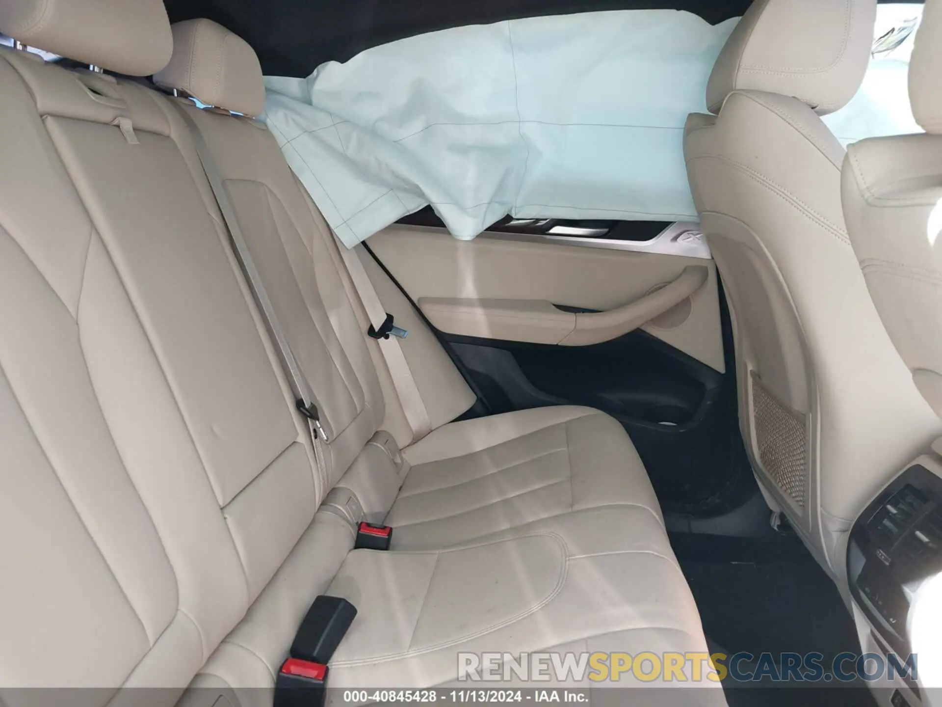 8 Photograph of a damaged car 5UX2V1C00M9F12890 BMW X4 2021