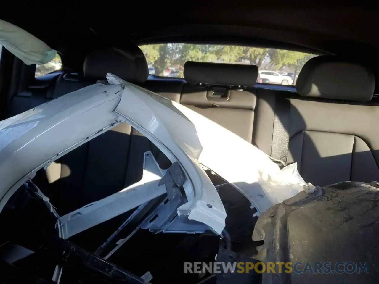 10 Photograph of a damaged car 5UX2V1C00M9H95579 BMW X4 2021