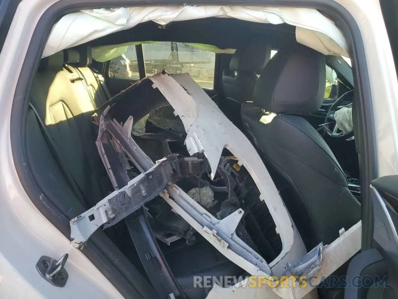 11 Photograph of a damaged car 5UX2V1C00M9H95579 BMW X4 2021