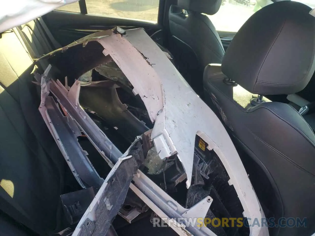 13 Photograph of a damaged car 5UX2V1C00M9H95579 BMW X4 2021