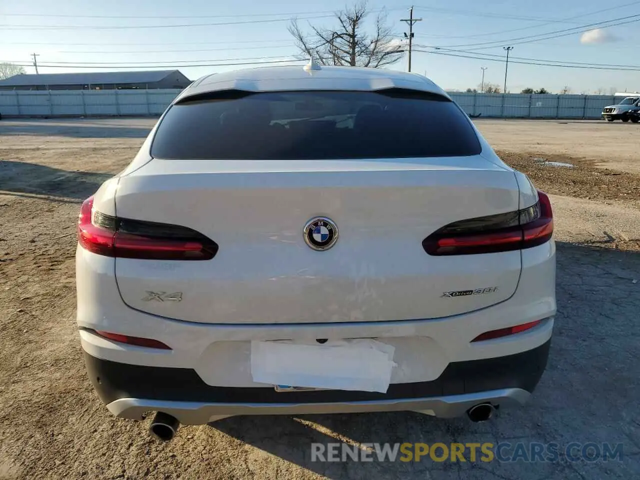 6 Photograph of a damaged car 5UX2V1C00M9H95579 BMW X4 2021