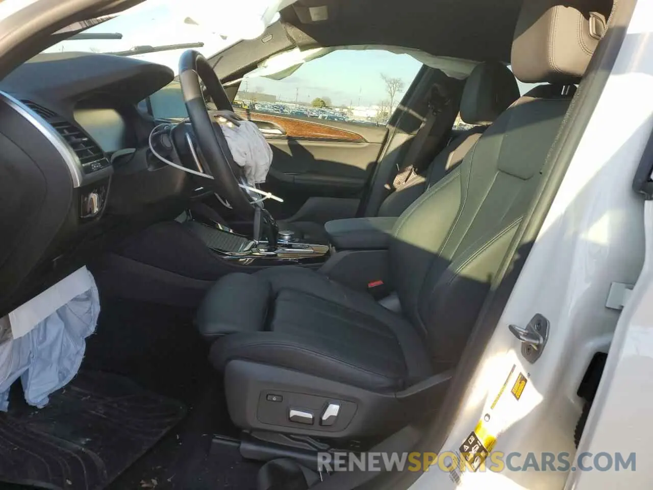 7 Photograph of a damaged car 5UX2V1C00M9H95579 BMW X4 2021