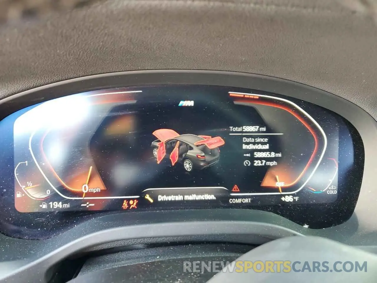 9 Photograph of a damaged car 5UX2V1C01M9E03922 BMW X4 2021