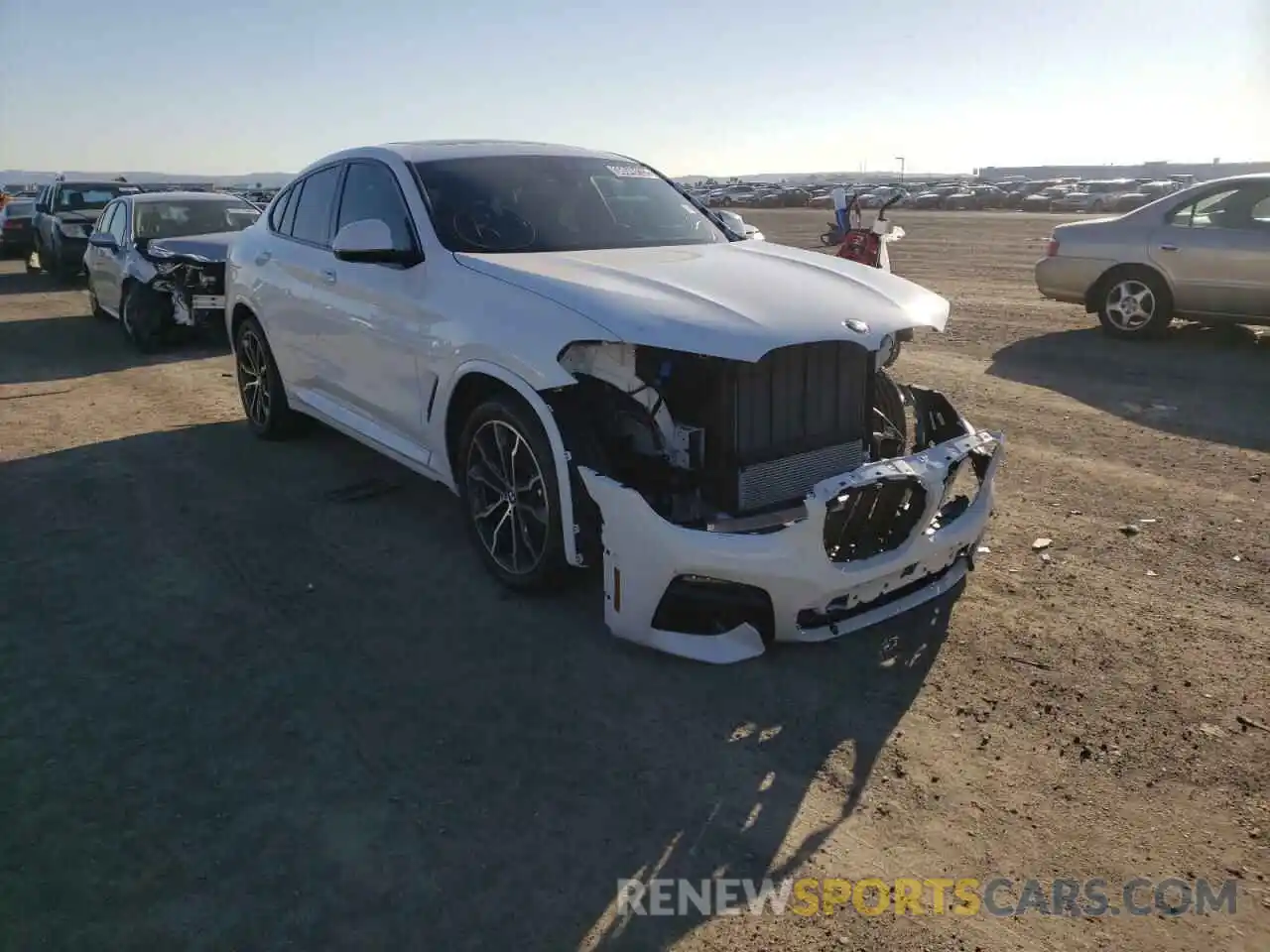 1 Photograph of a damaged car 5UX2V1C01M9E83013 BMW X4 2021