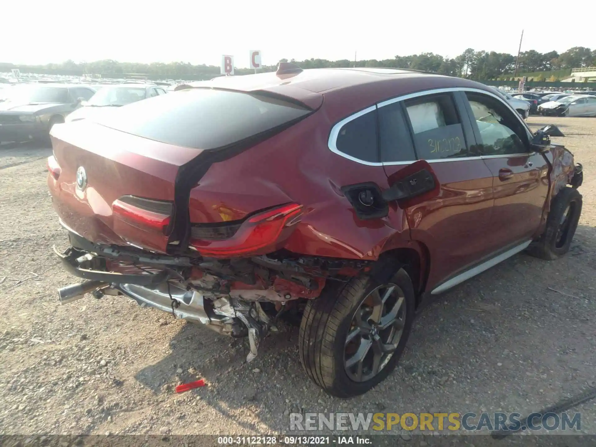 4 Photograph of a damaged car 5UX2V1C01M9E96554 BMW X4 2021