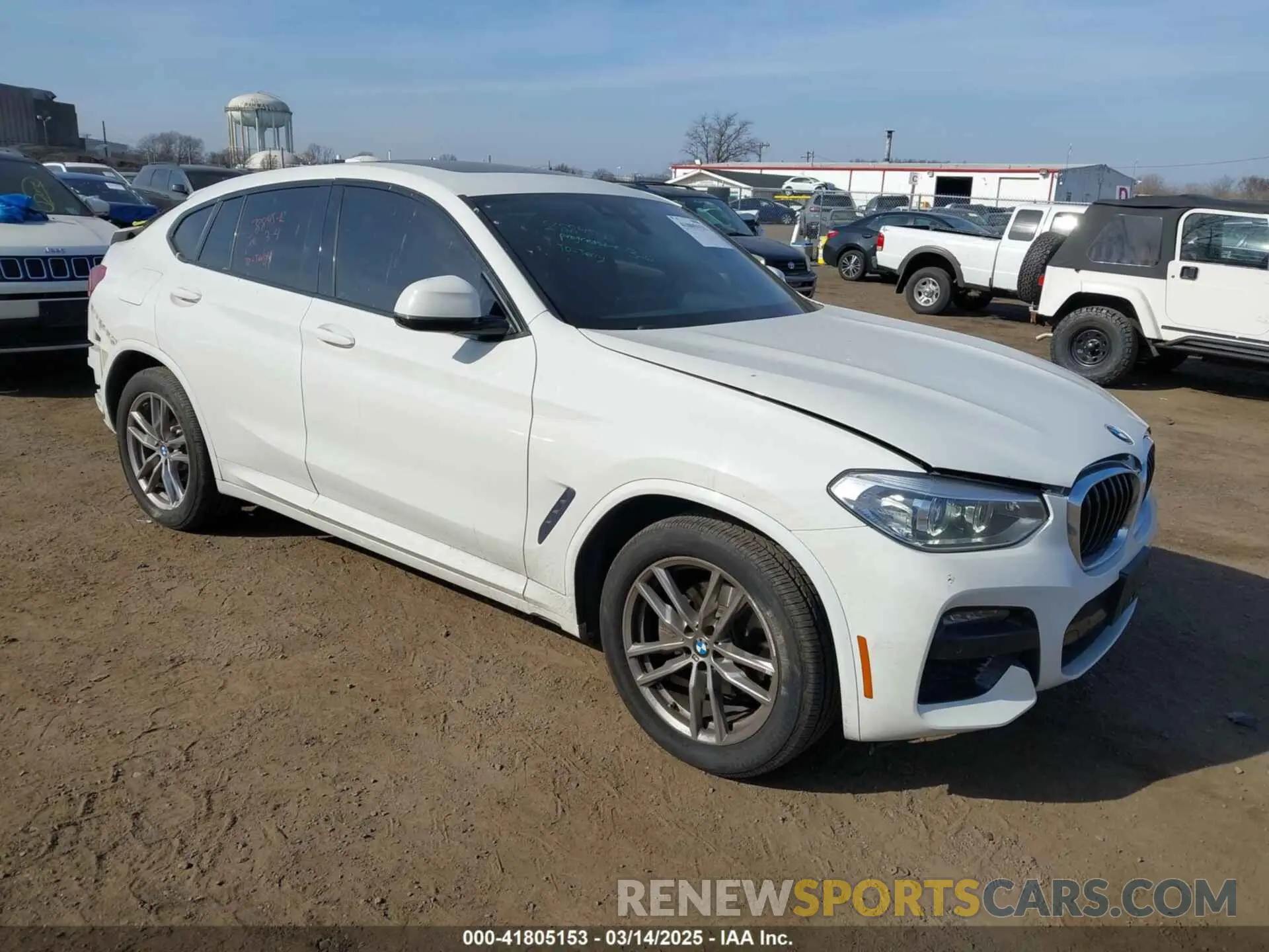 1 Photograph of a damaged car 5UX2V1C01M9F26524 BMW X4 2021