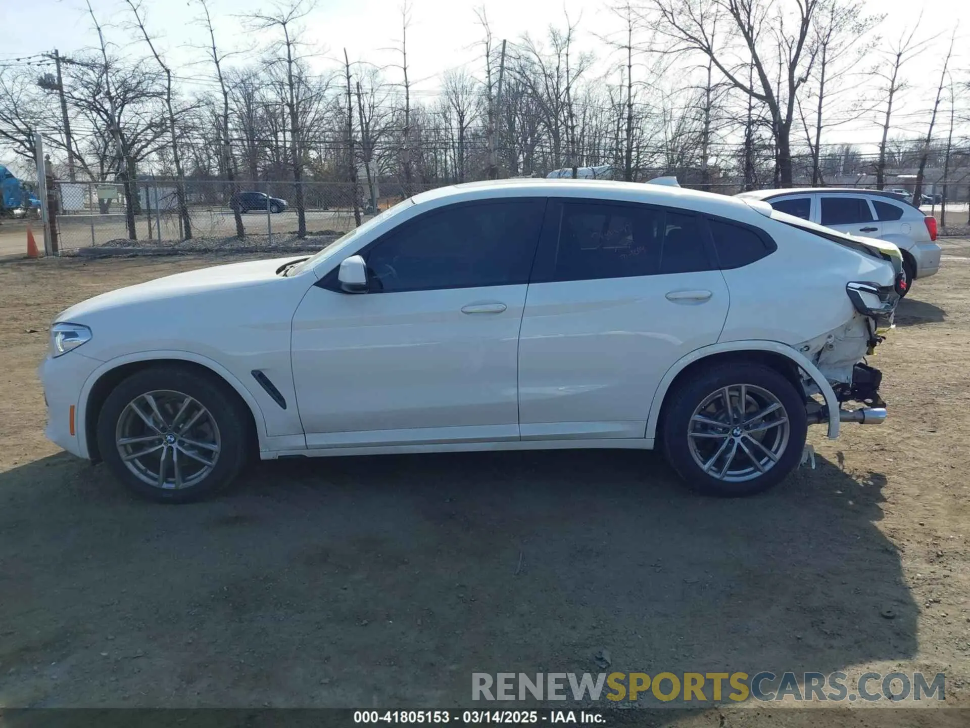 15 Photograph of a damaged car 5UX2V1C01M9F26524 BMW X4 2021