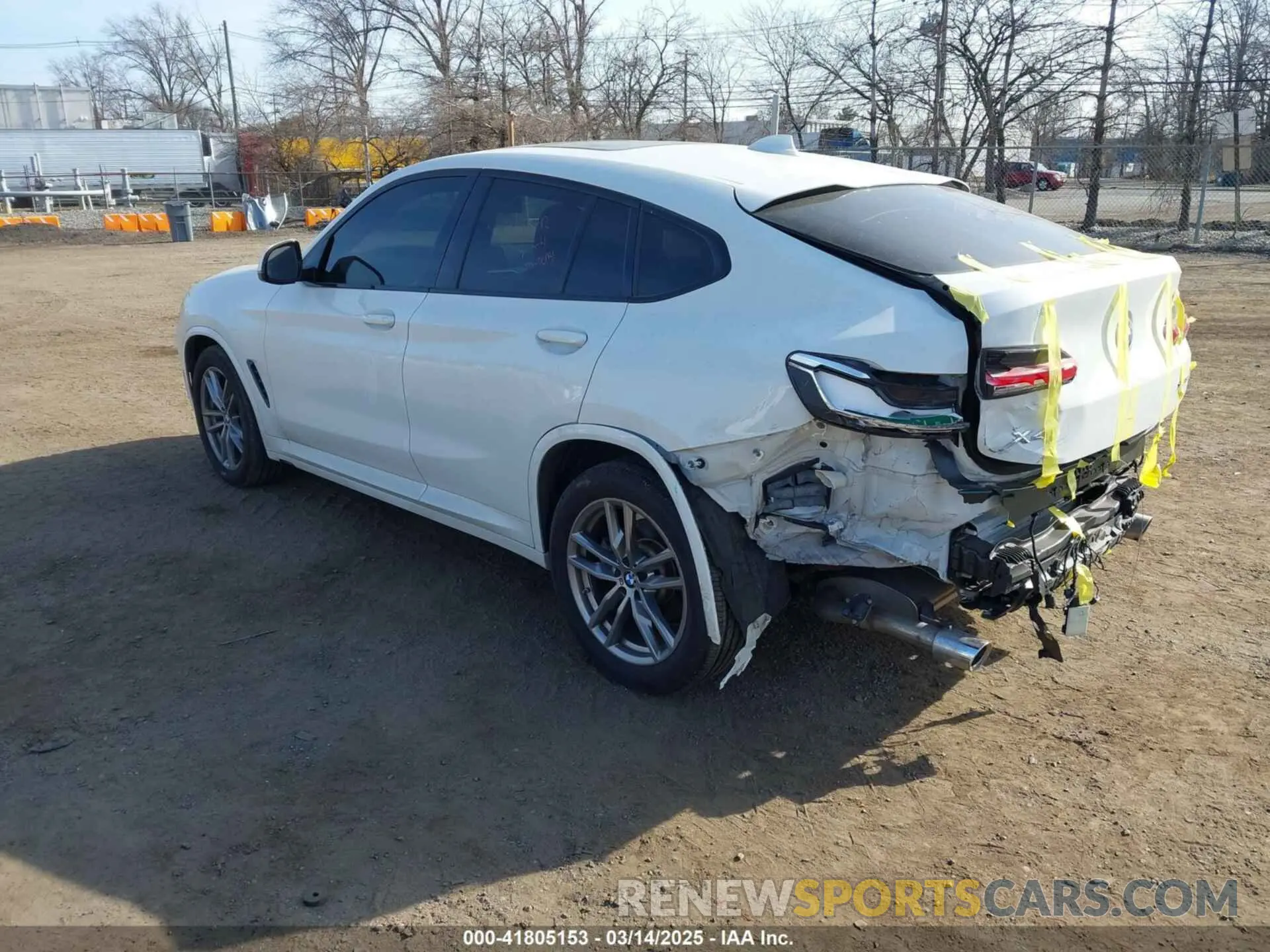 3 Photograph of a damaged car 5UX2V1C01M9F26524 BMW X4 2021