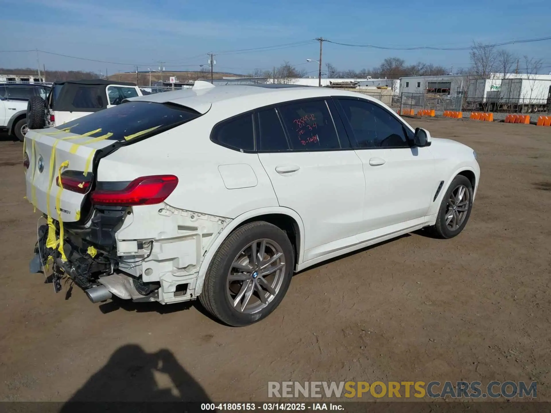4 Photograph of a damaged car 5UX2V1C01M9F26524 BMW X4 2021