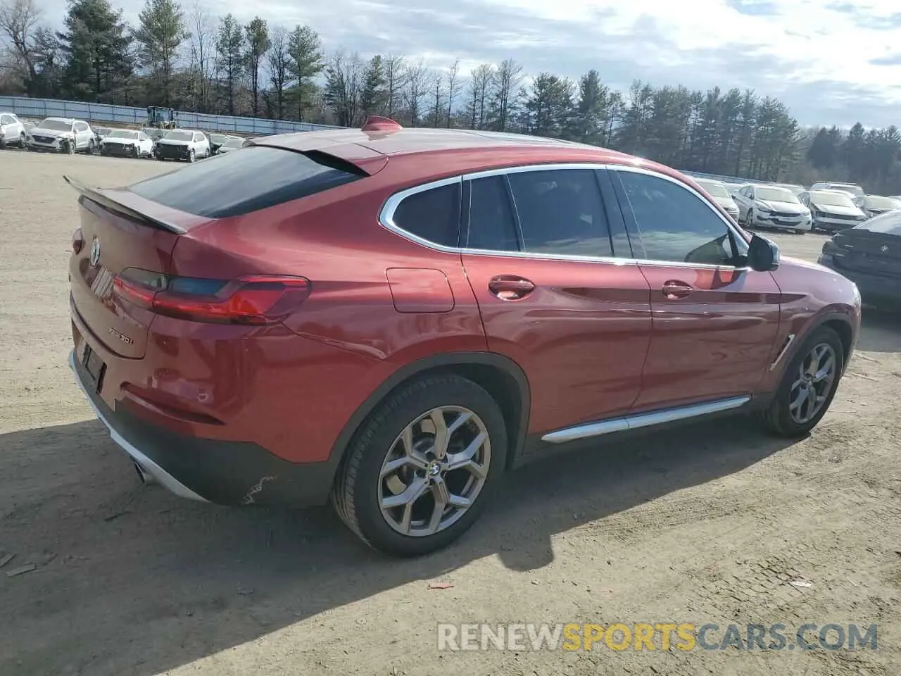 3 Photograph of a damaged car 5UX2V1C01M9F54470 BMW X4 2021