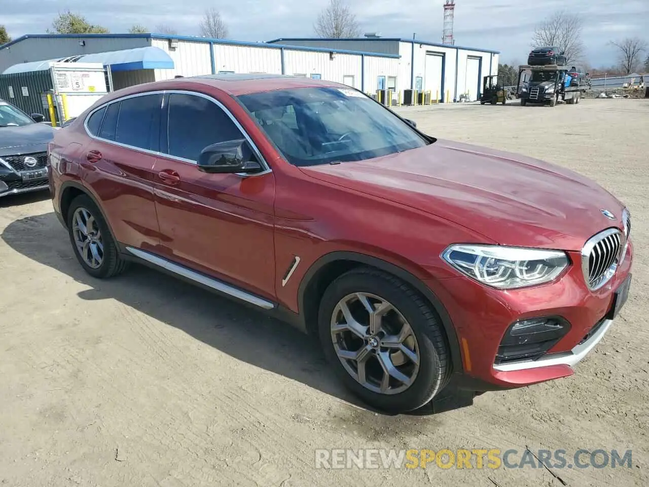 4 Photograph of a damaged car 5UX2V1C01M9F54470 BMW X4 2021