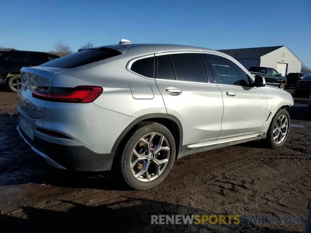 3 Photograph of a damaged car 5UX2V1C01M9G92011 BMW X4 2021