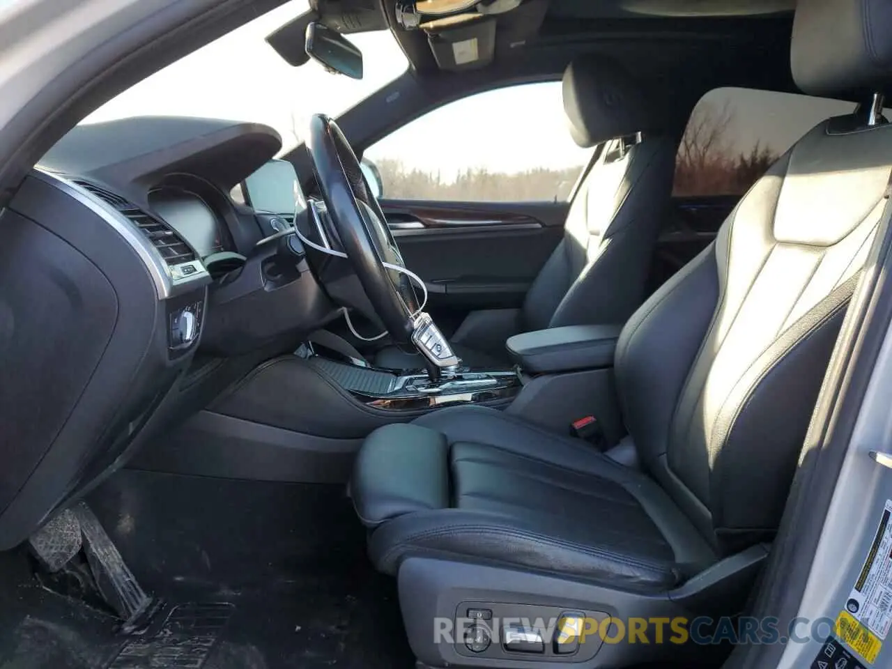 7 Photograph of a damaged car 5UX2V1C01M9G92011 BMW X4 2021