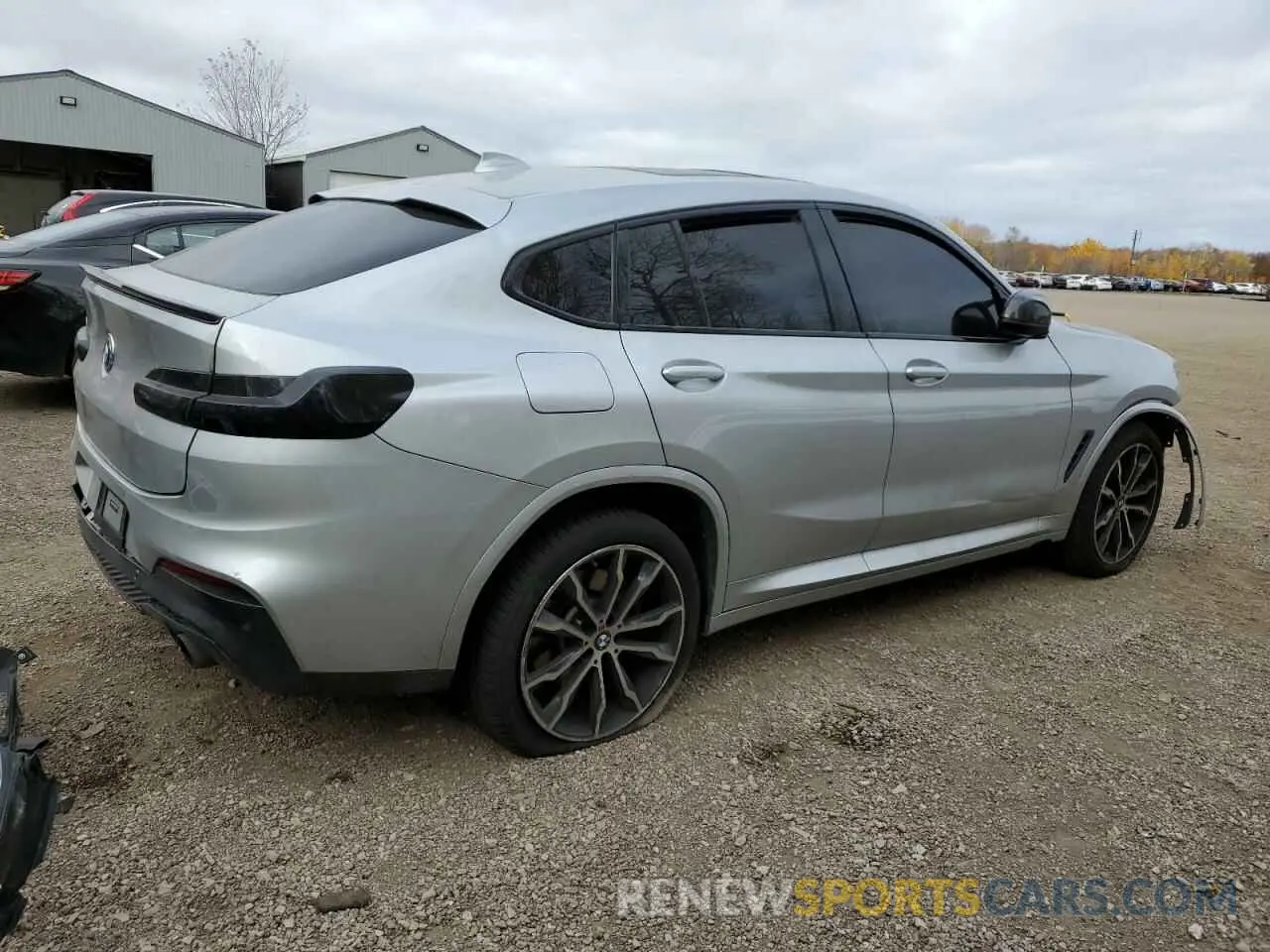 3 Photograph of a damaged car 5UX2V1C01M9H50957 BMW X4 2021
