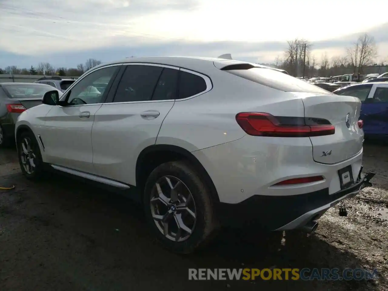 3 Photograph of a damaged car 5UX2V1C01M9H85353 BMW X4 2021