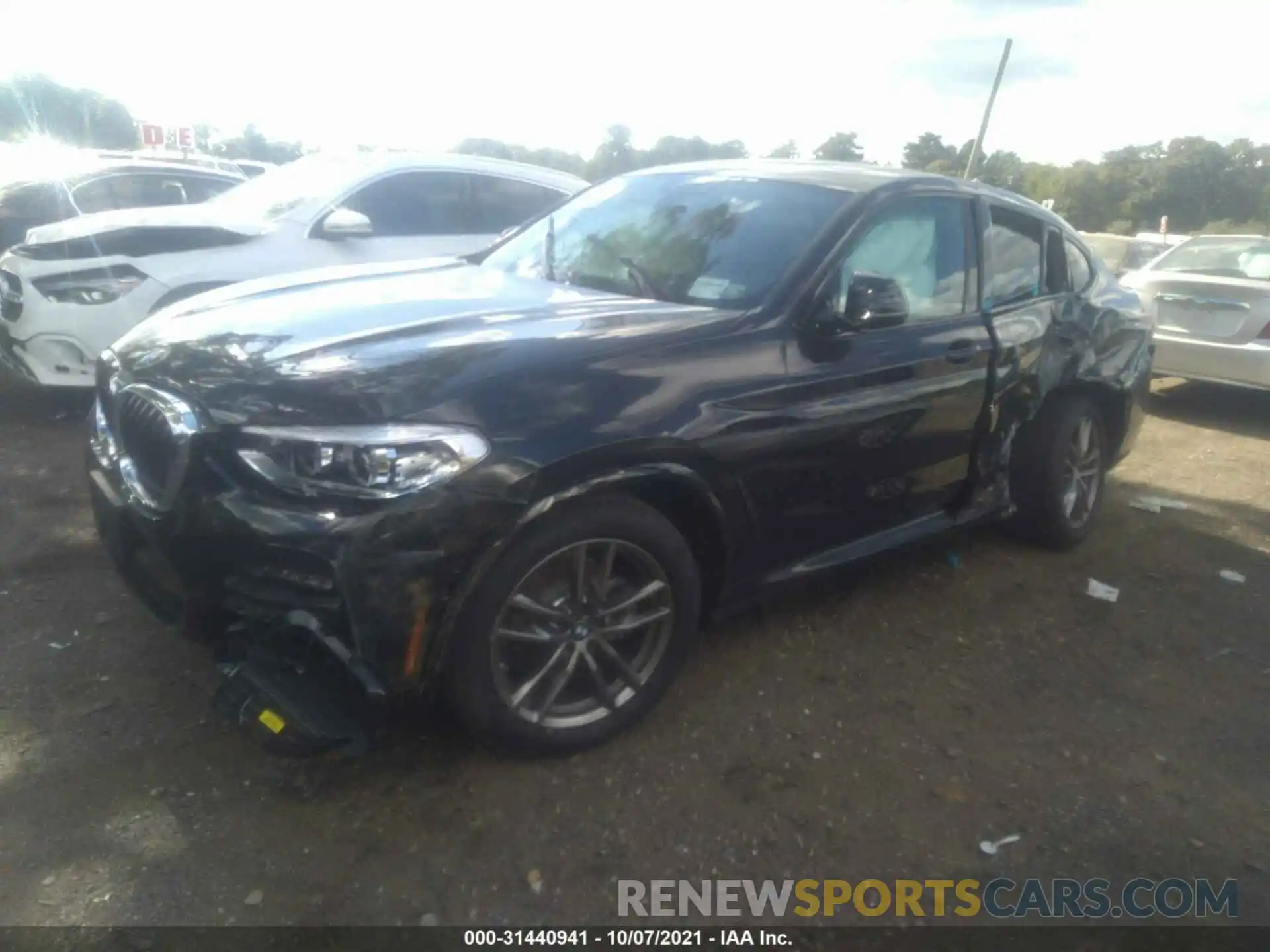 2 Photograph of a damaged car 5UX2V1C01M9H97552 BMW X4 2021