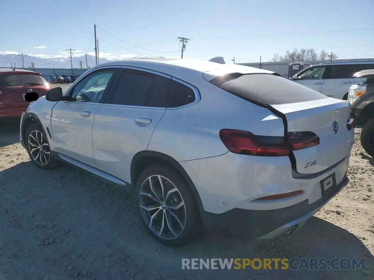2 Photograph of a damaged car 5UX2V1C02M9E78161 BMW X4 2021