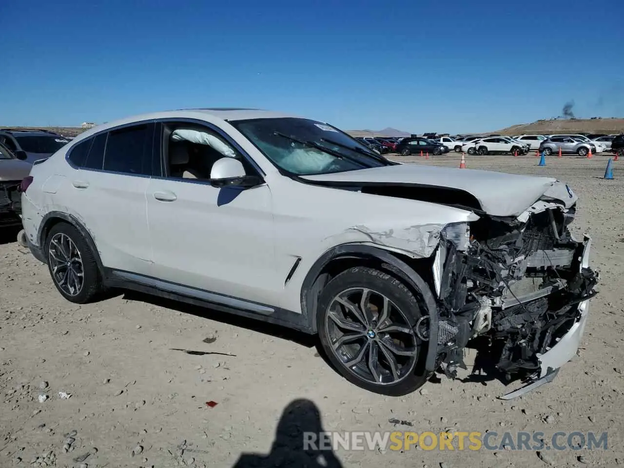 4 Photograph of a damaged car 5UX2V1C02M9E78161 BMW X4 2021