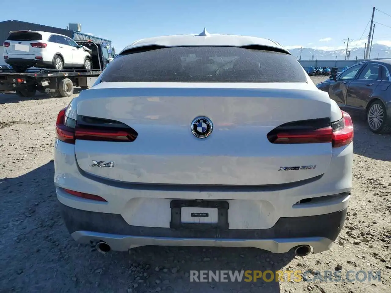 6 Photograph of a damaged car 5UX2V1C02M9E78161 BMW X4 2021