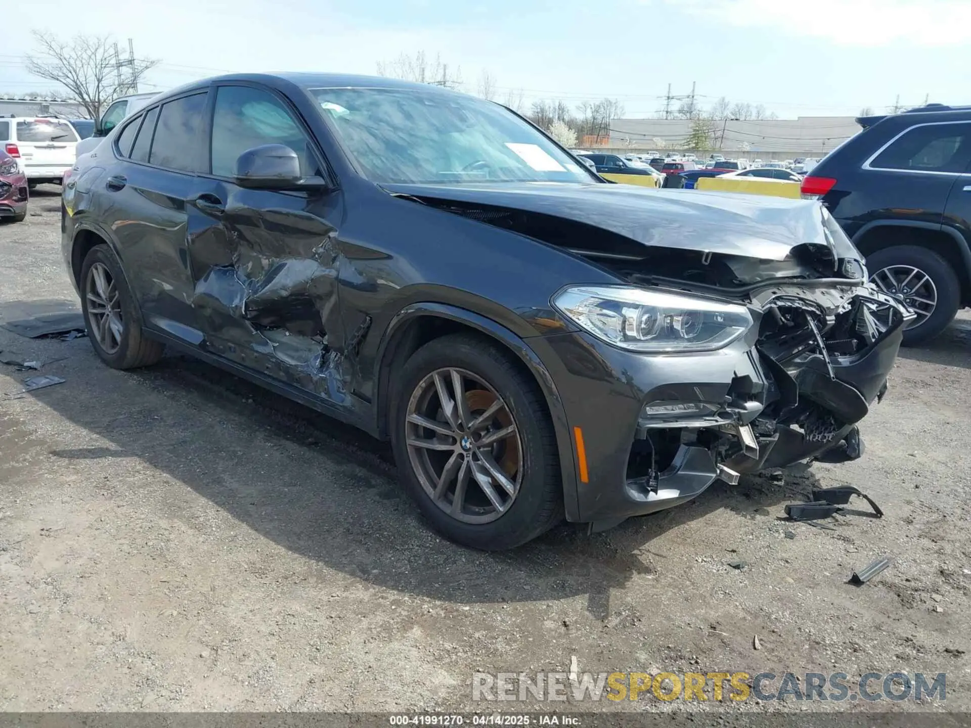 1 Photograph of a damaged car 5UX2V1C02M9G88260 BMW X4 2021