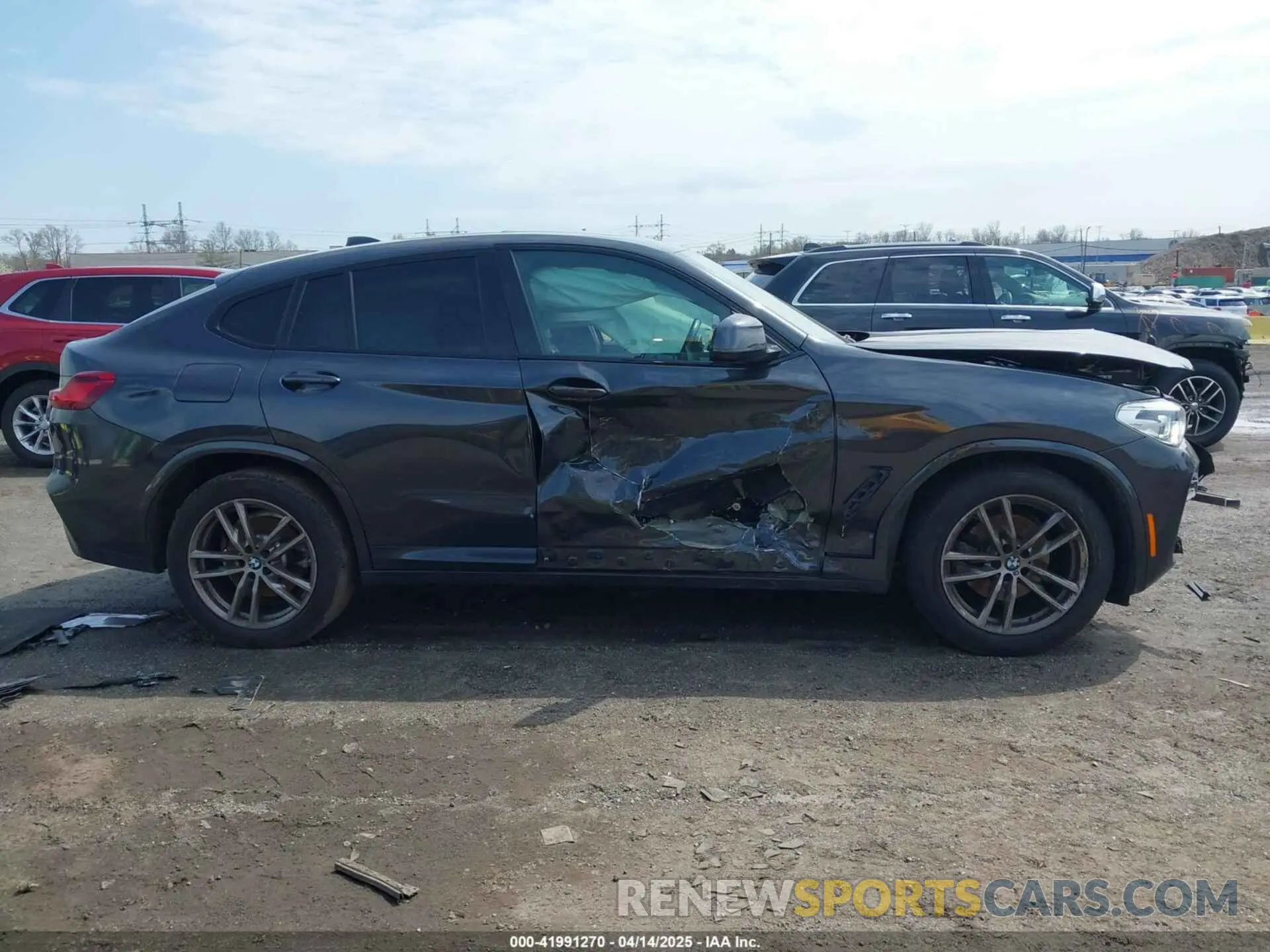 13 Photograph of a damaged car 5UX2V1C02M9G88260 BMW X4 2021