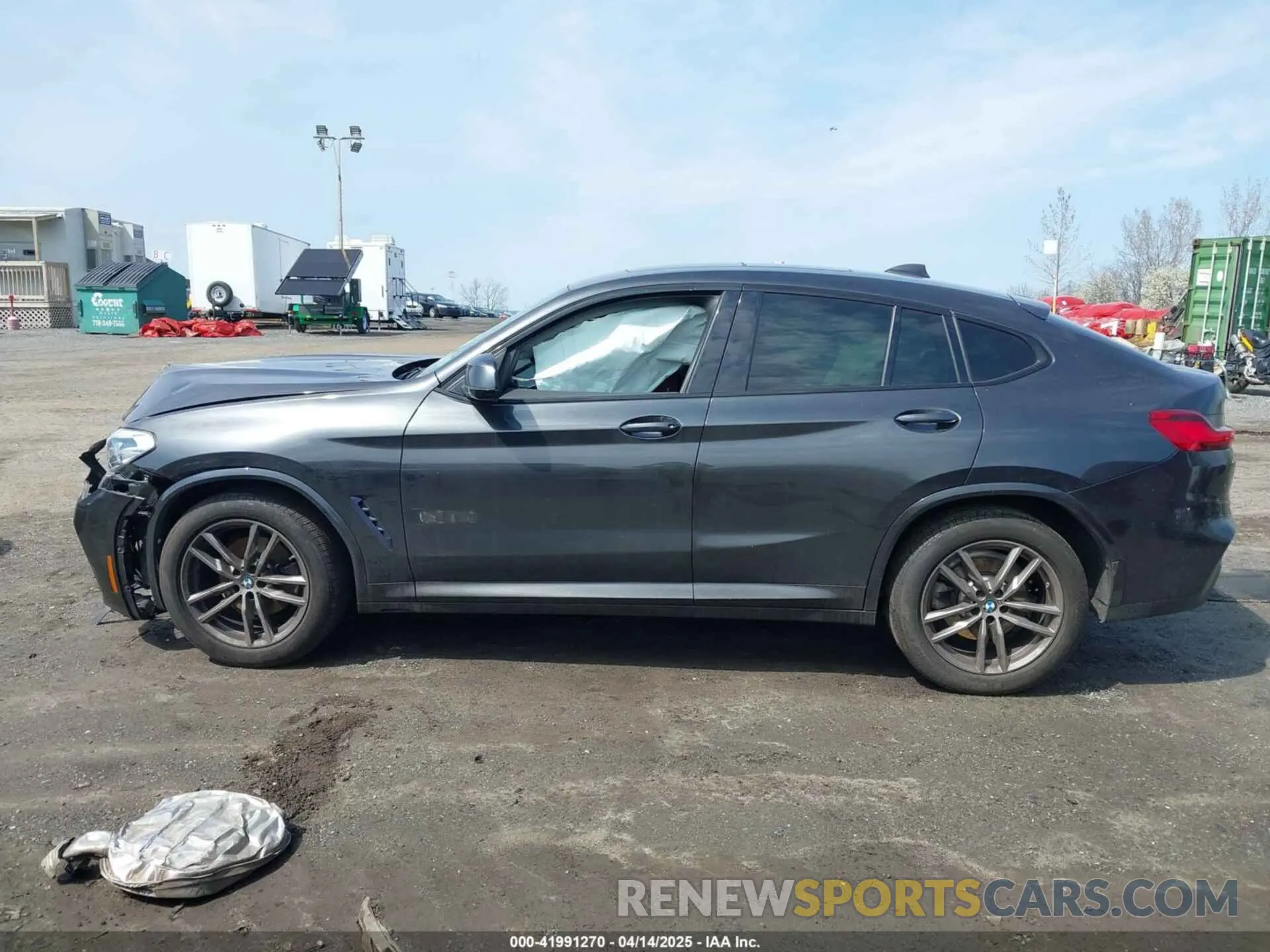 14 Photograph of a damaged car 5UX2V1C02M9G88260 BMW X4 2021