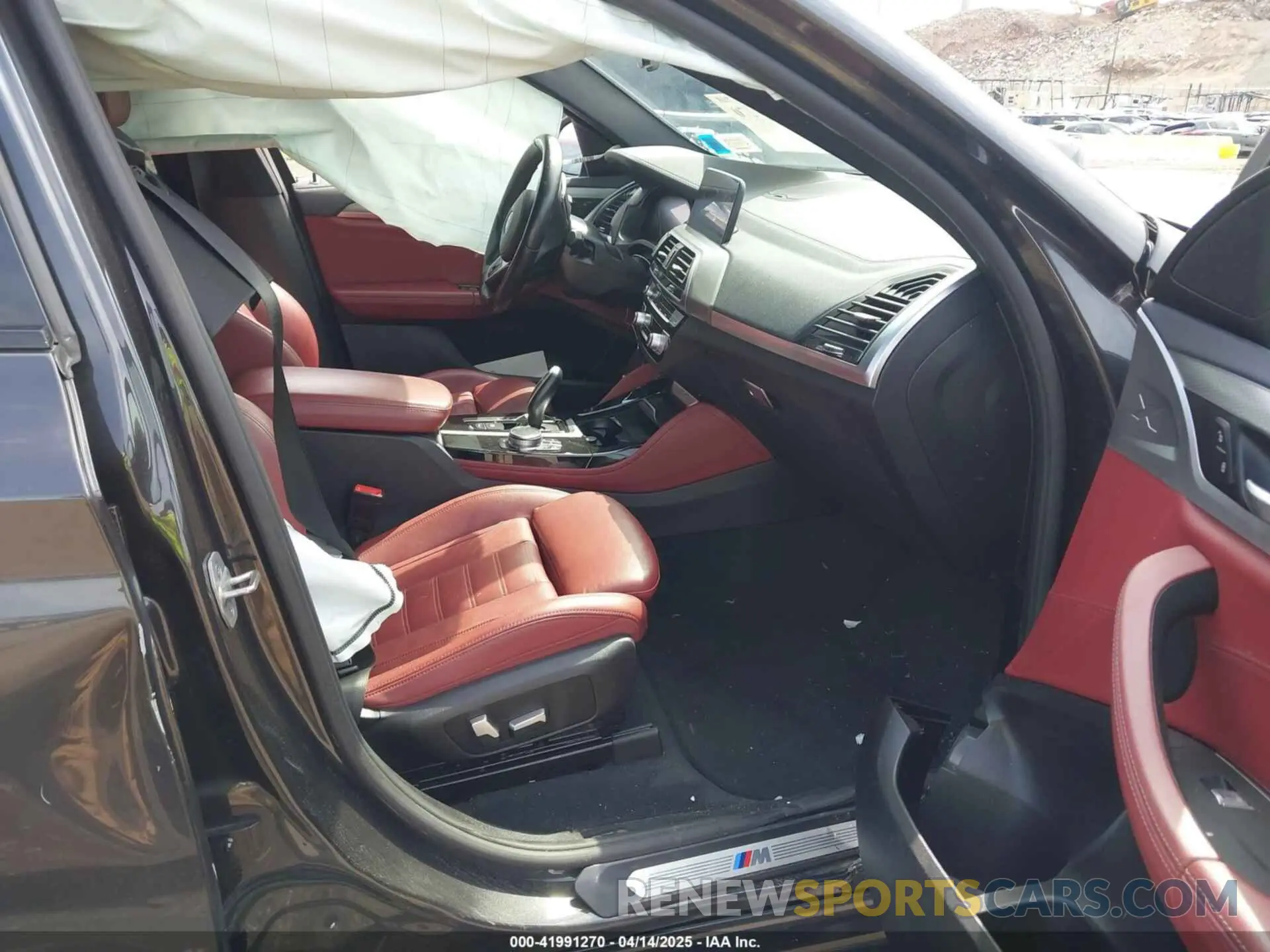 5 Photograph of a damaged car 5UX2V1C02M9G88260 BMW X4 2021