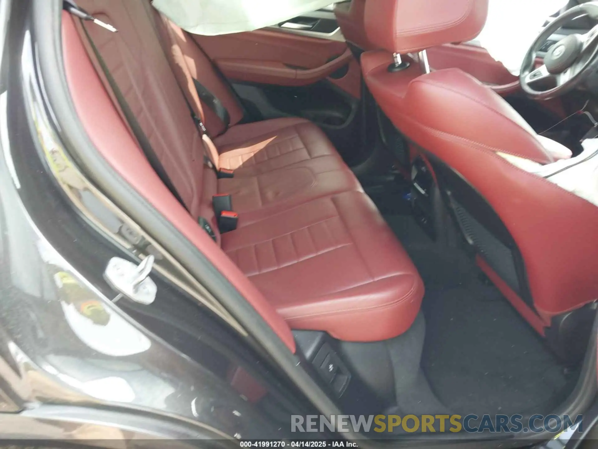 8 Photograph of a damaged car 5UX2V1C02M9G88260 BMW X4 2021