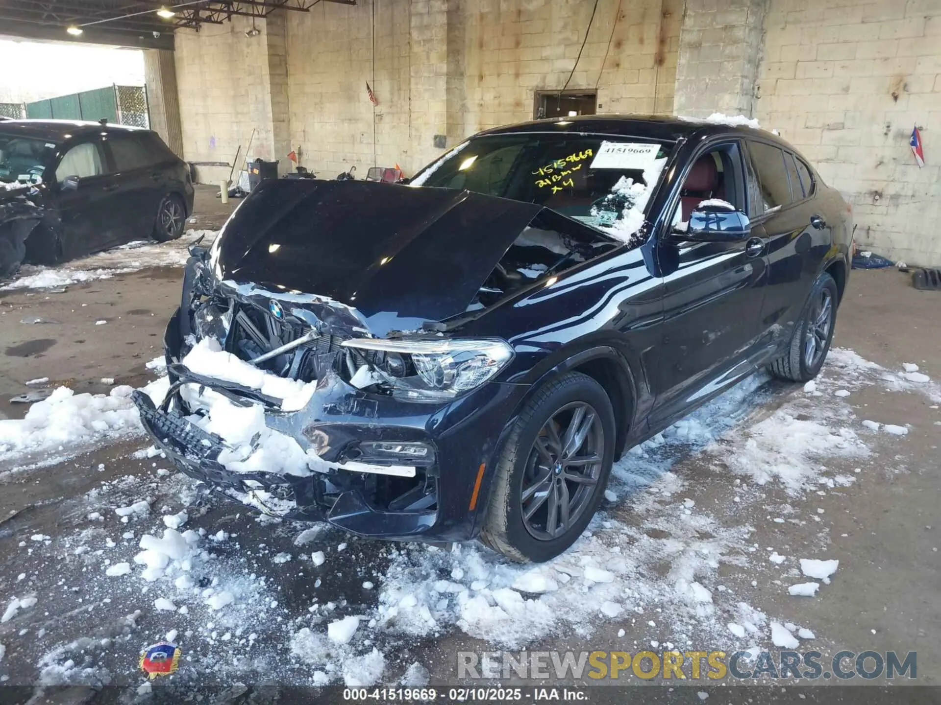 2 Photograph of a damaged car 5UX2V1C02M9G88419 BMW X4 2021