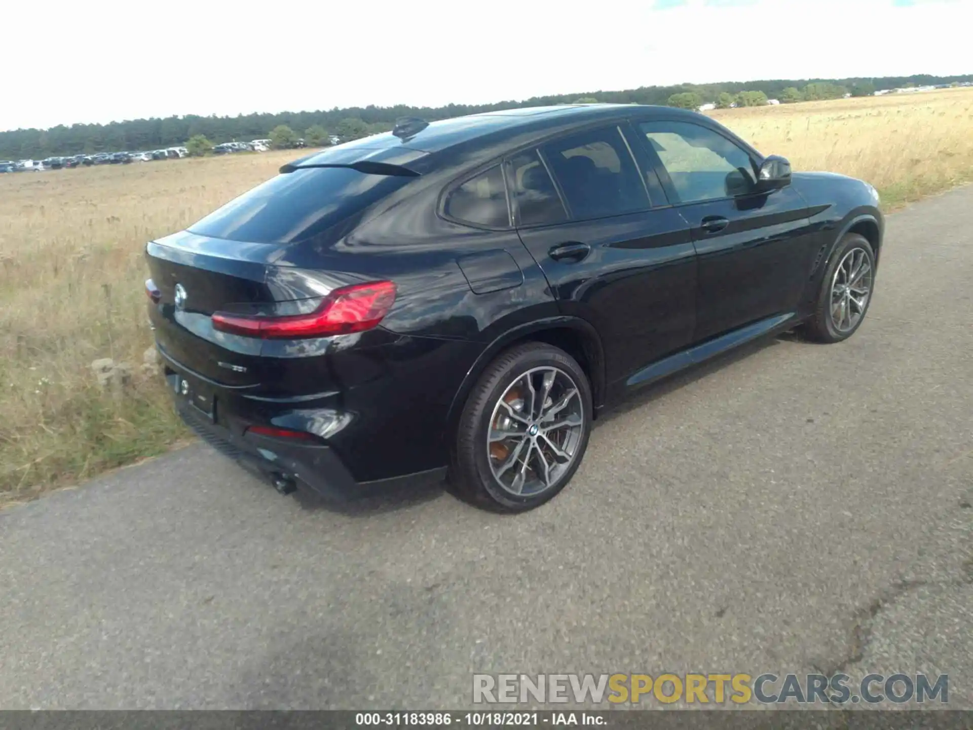 4 Photograph of a damaged car 5UX2V1C02M9H98984 BMW X4 2021