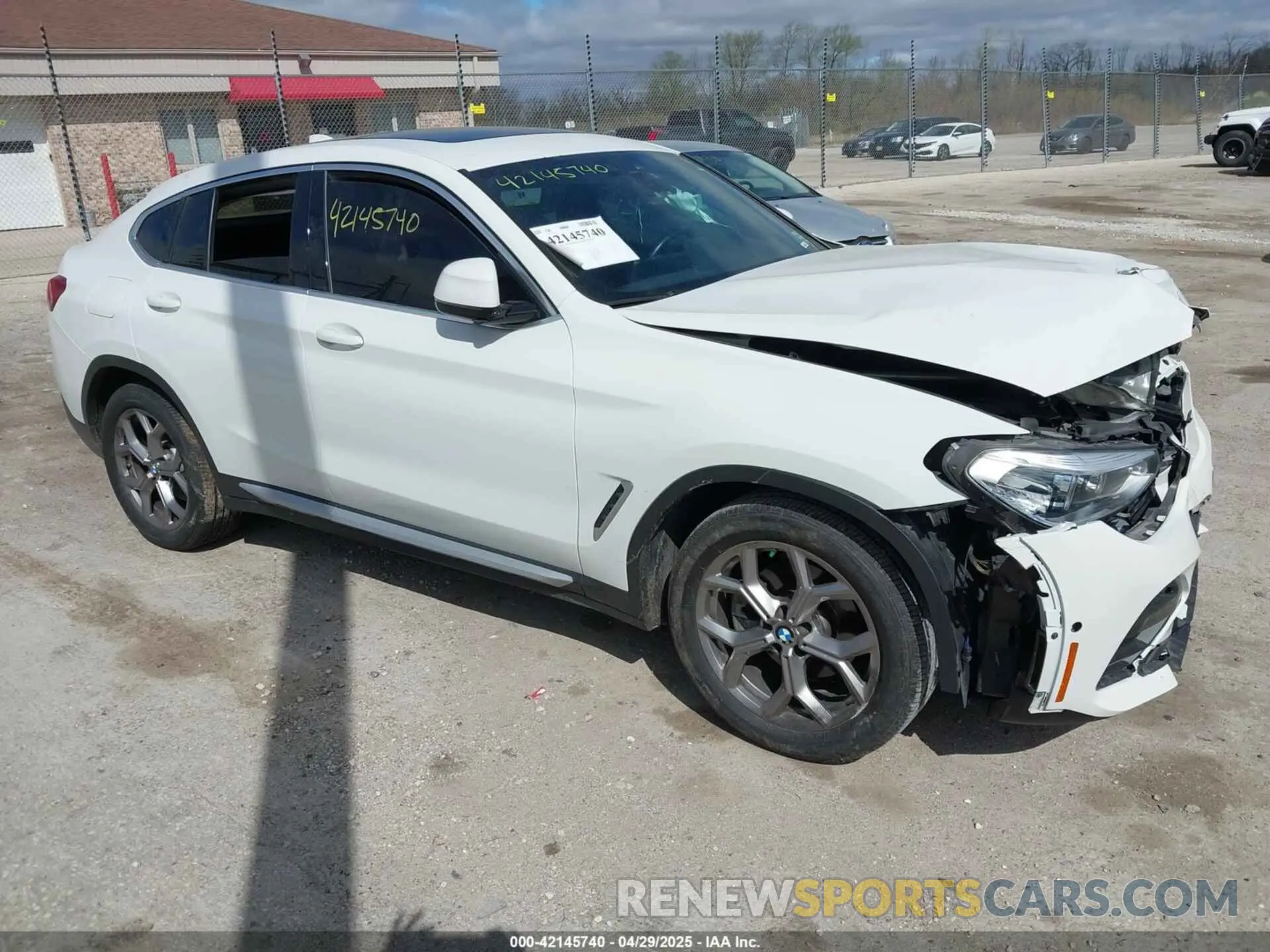1 Photograph of a damaged car 5UX2V1C03M9F12611 BMW X4 2021