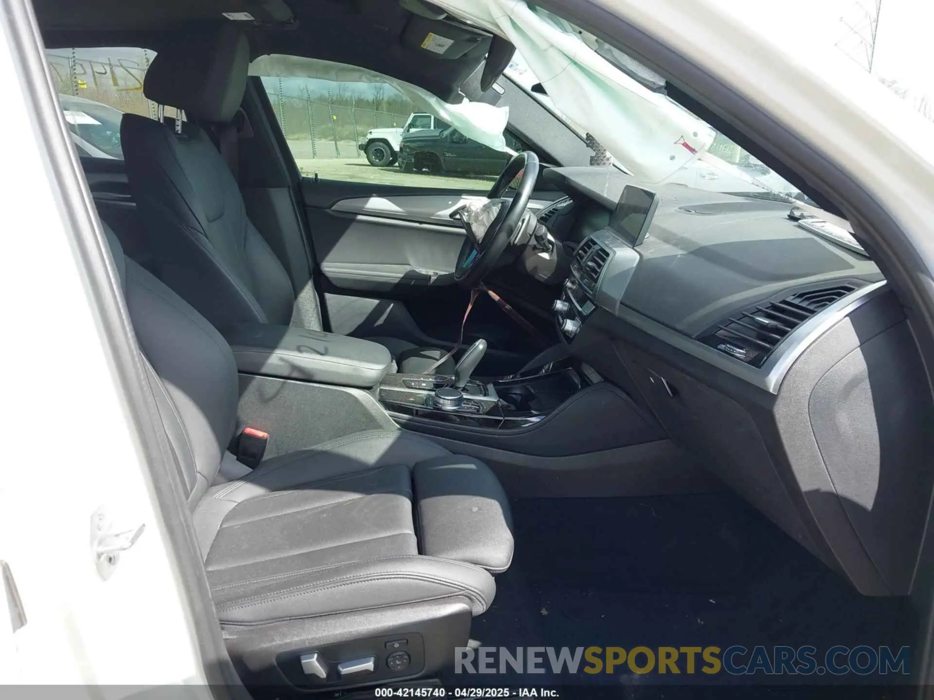 5 Photograph of a damaged car 5UX2V1C03M9F12611 BMW X4 2021