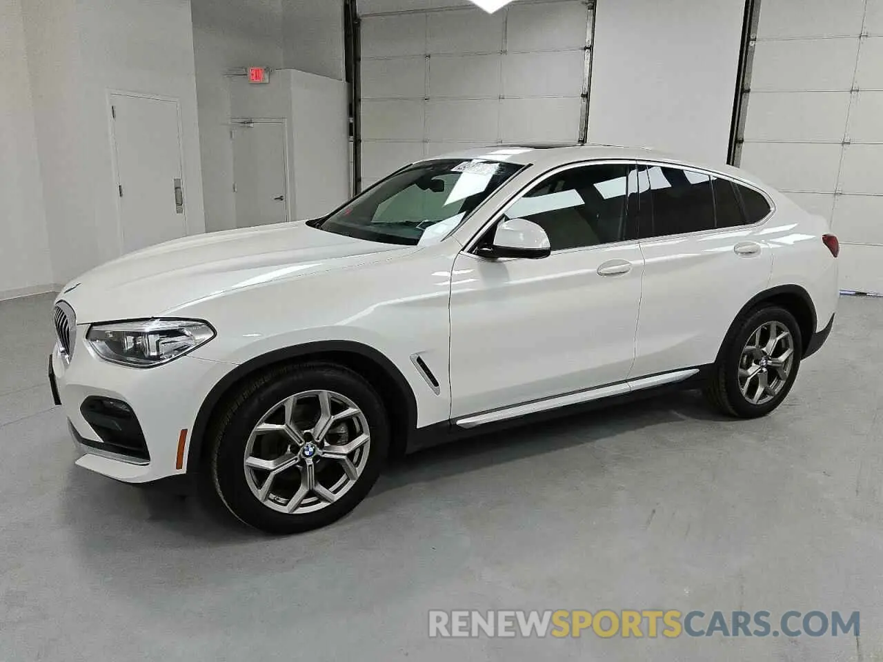 1 Photograph of a damaged car 5UX2V1C04M9E94765 BMW X4 2021