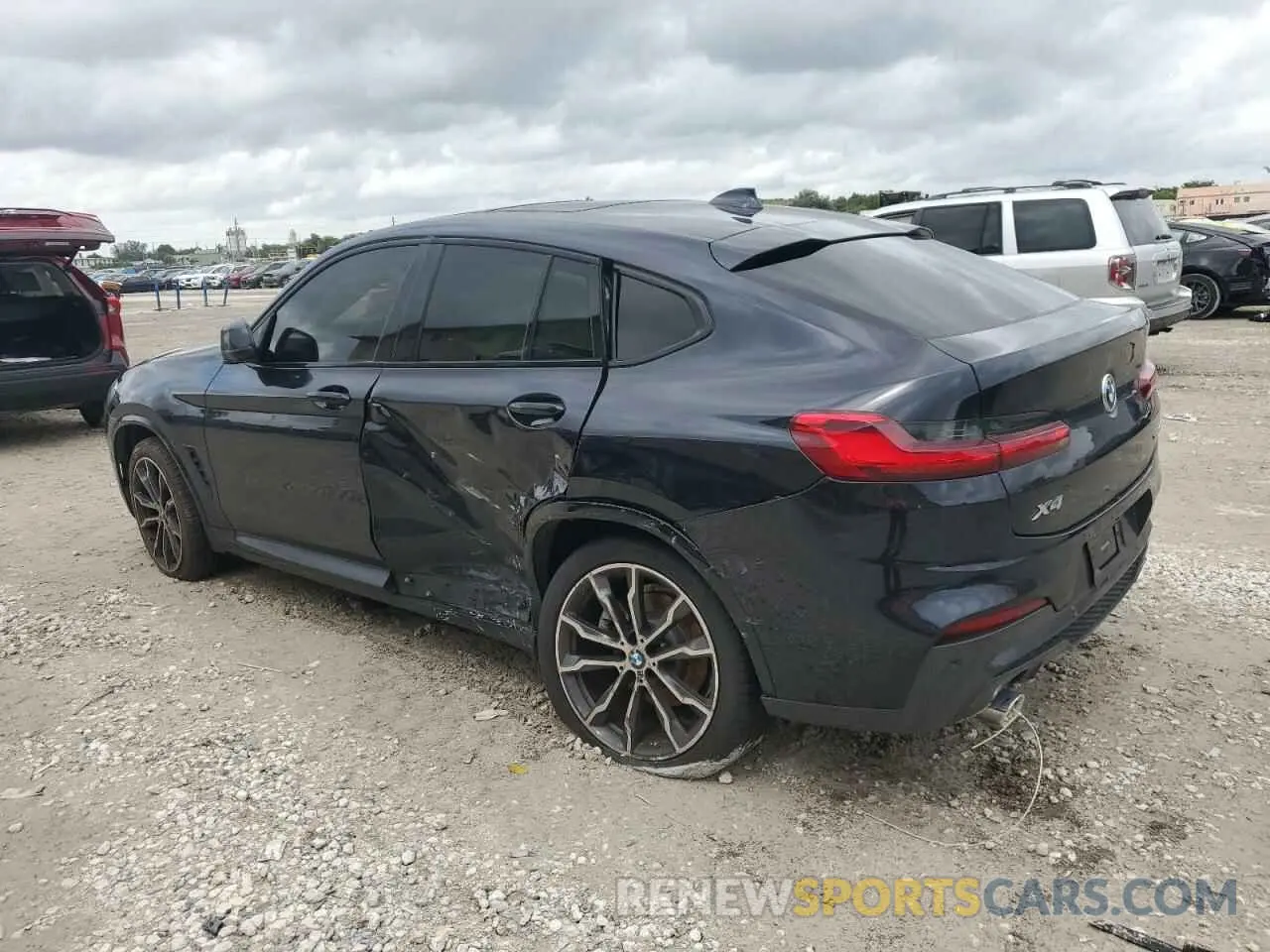 2 Photograph of a damaged car 5UX2V1C04M9F04579 BMW X4 2021