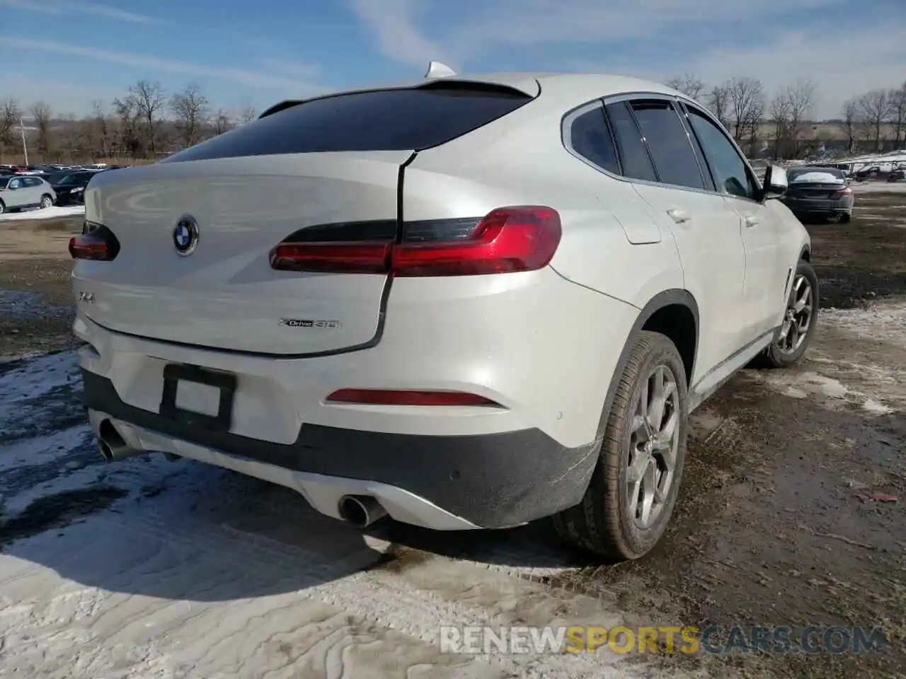 4 Photograph of a damaged car 5UX2V1C04M9G75803 BMW X4 2021