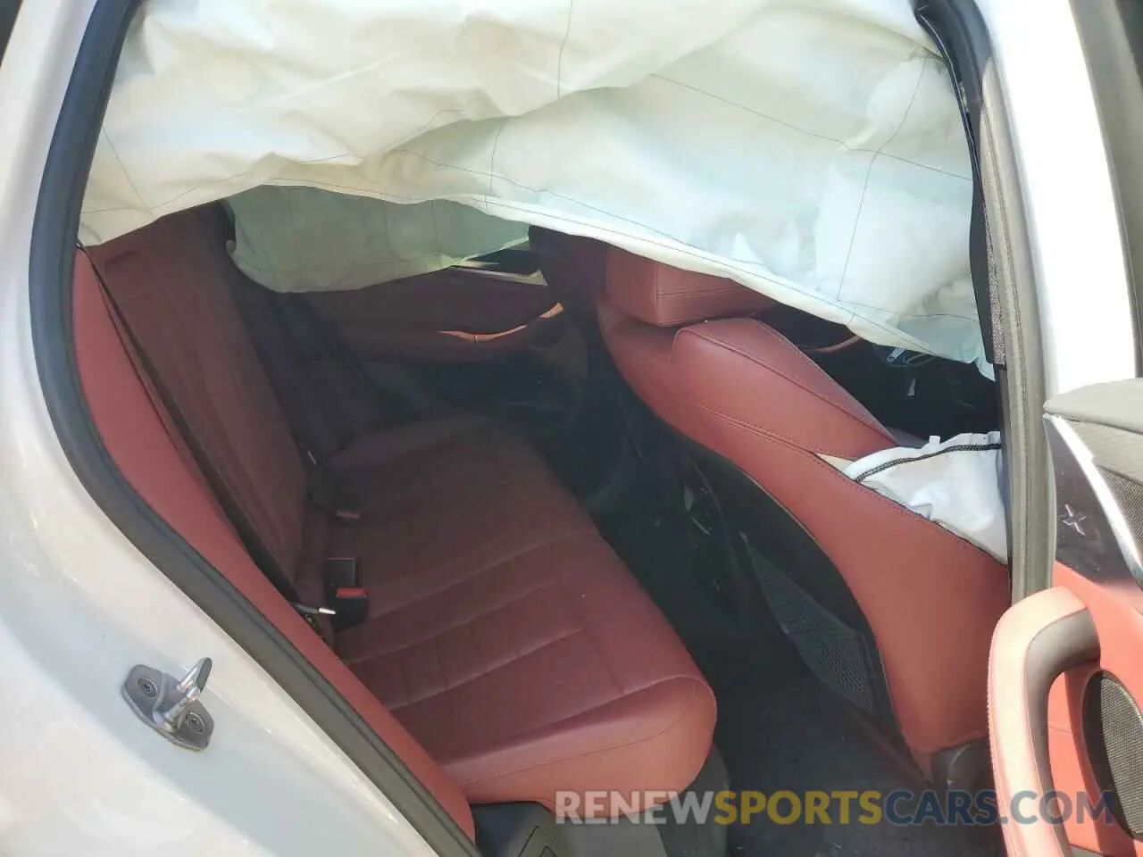 11 Photograph of a damaged car 5UX2V1C04M9H89087 BMW X4 2021