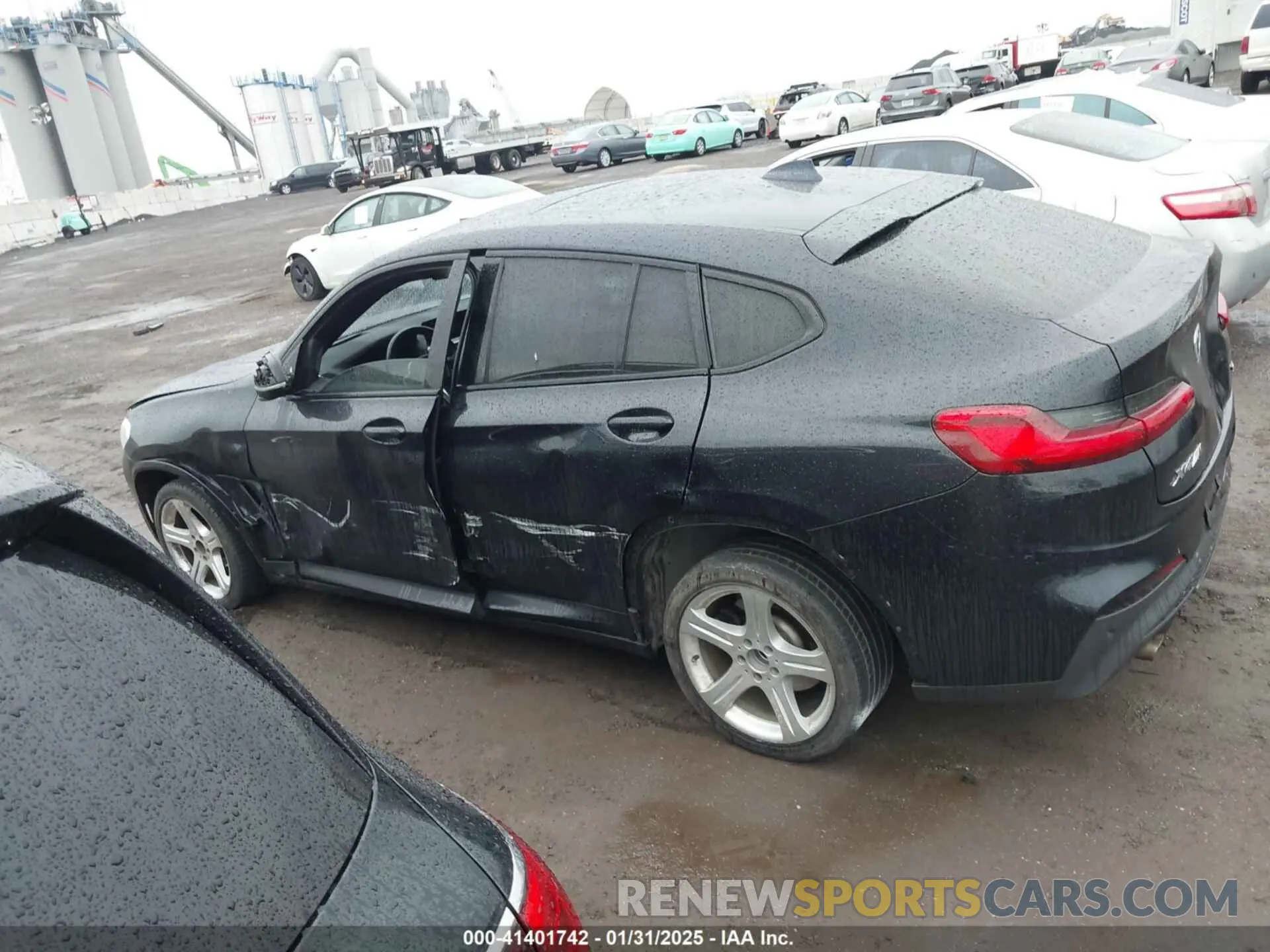 14 Photograph of a damaged car 5UX2V1C05M9G24424 BMW X4 2021