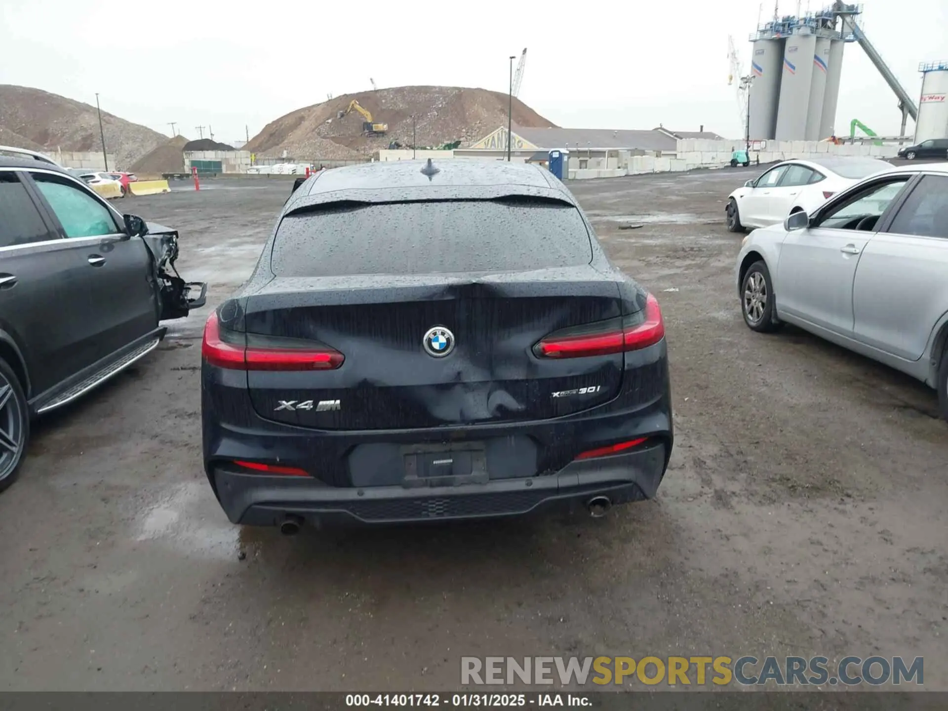 16 Photograph of a damaged car 5UX2V1C05M9G24424 BMW X4 2021